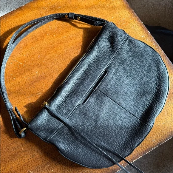 HOBO Black Leather Bag with Patterned Lining - Picture 4 of 12